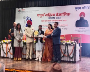 राज्यपाल उत्तराखंड द्वारा श्रेया रौतेला को महिला वैज्ञानिक पुरस्कार