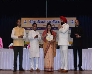 शिक्षा के क्षेत्र में प्रिंसिपल श्रीमती पूनम राणा को  सर्वश्रेष्ठ शैलेश मटियानी  पुरस्कार